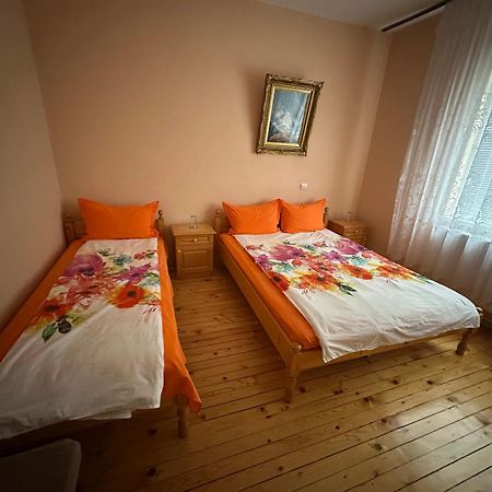 Velkovski Guest House 히사랴 외부 사진