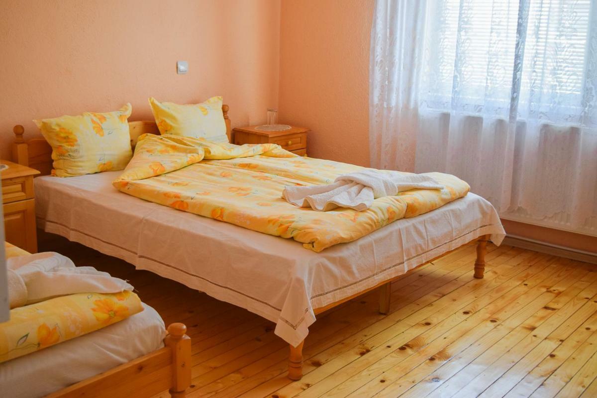 Velkovski Guest House 히사랴 외부 사진