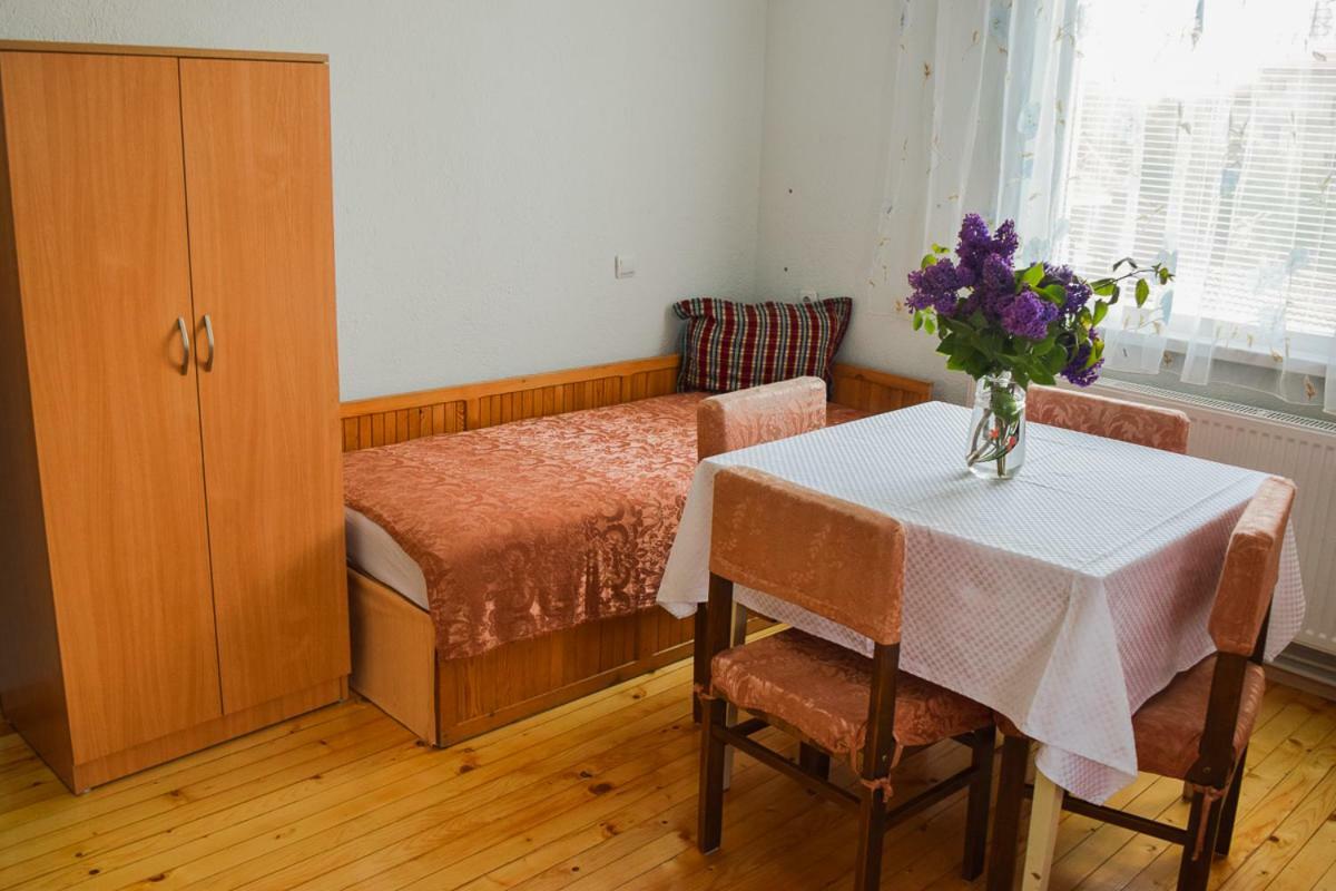 Velkovski Guest House 히사랴 외부 사진